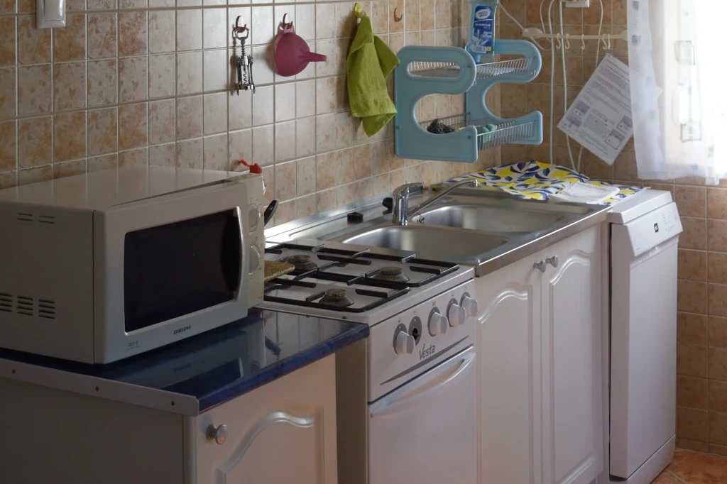 Felszerelt konyha apartmanban